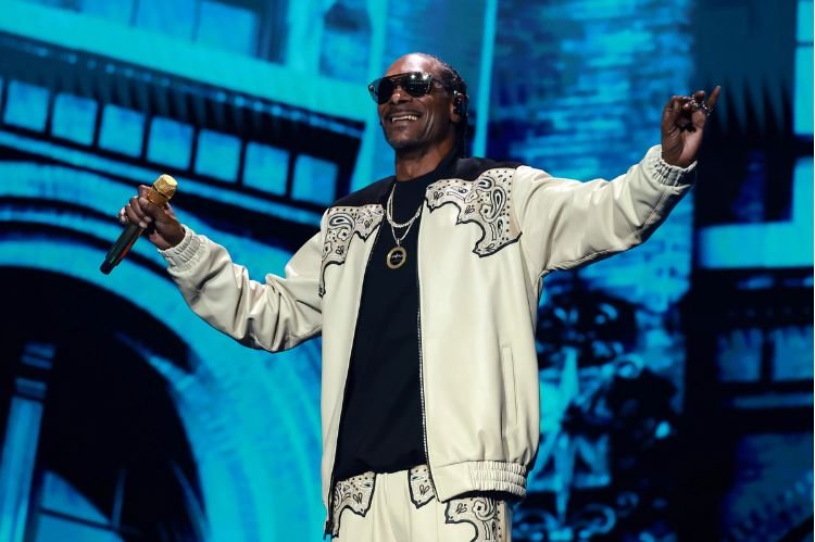 Comparing Snoop Dogg’s Wealth