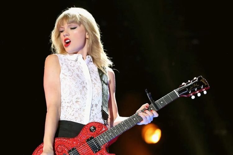Who Is Taylor Swift? A Quick Biography